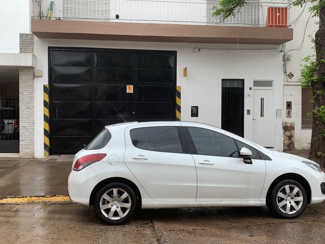 Llega a Rosario una aplicación para que los dueños de cocheras alquilen espacios para estacionar