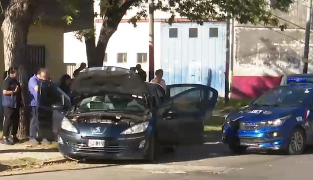 Robó un auto en V. G. Gálvez, se desató una persecución y terminó incrustado contra un árbol en Rosario
