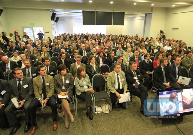 El marco. La sala de disertaciones colmada. Un signo del foro.  Foto UNO/Juan Ignacio Pereira