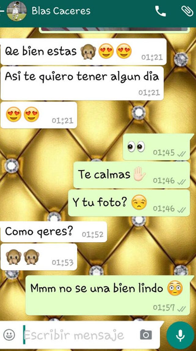 Por calentón: mandó al frente a un futbolista con chats muy zarpados