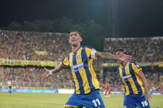 Ángel Di María anotó de penal para Central ante Belgrano.