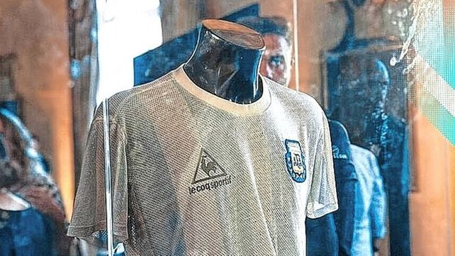 La camiseta de la Selección Argentina fue recuperada por el coleccionista argentino Marcelo Ordás.