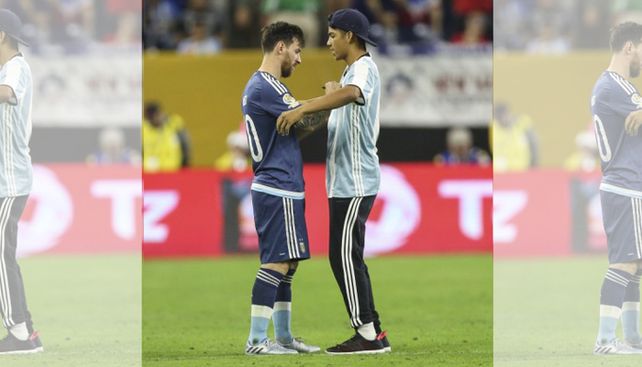 Las imágenes que la televisión no mostró cuando un fanático se arrodilló ante Messi
