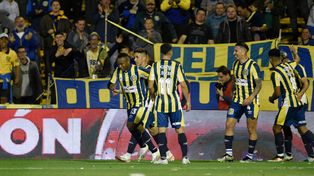 El tumaqueño encabeza los festejos tras el golazo que valió un triunfo importante.