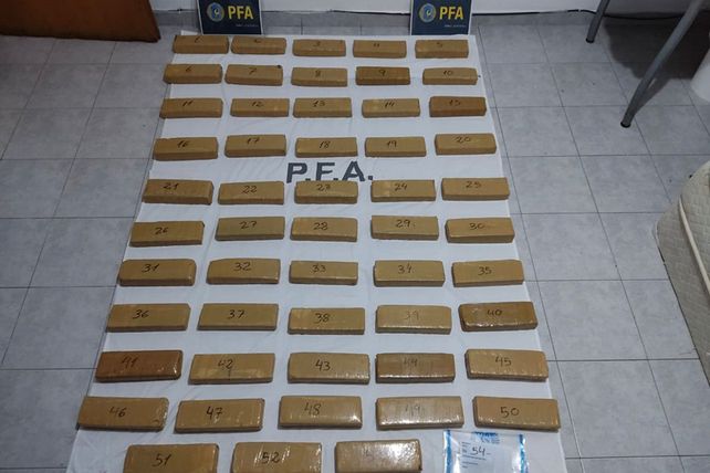 Narcomenudeo en el microcentro: acopiaban la droga en departamentos y la vendían en delivery.