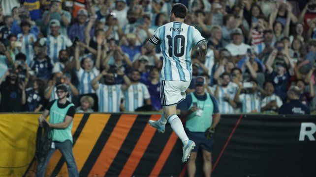Cinco señales transmitirán en simultáneo los partidos de la selección argentina.