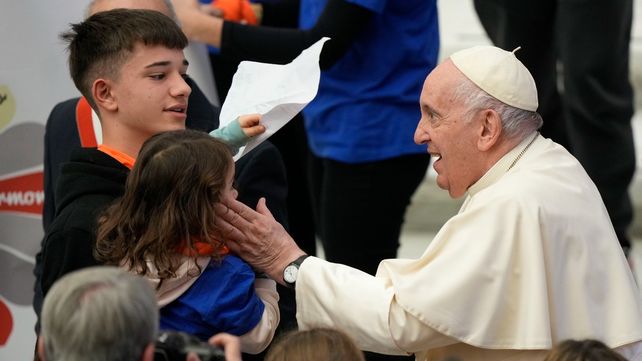 El Papa recibió a los niños en la Misa de Gallo organizada en la Capilla Sixtina.
