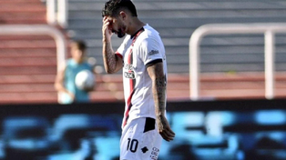 De no creer. Éver Banega tiene una molestia muscular y es duda para el clásico.