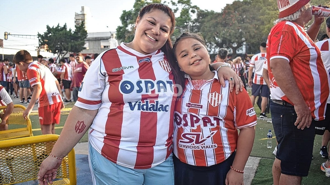 Unión debuta ante Platense y el hincha le pone color a la previa en el Bulevar