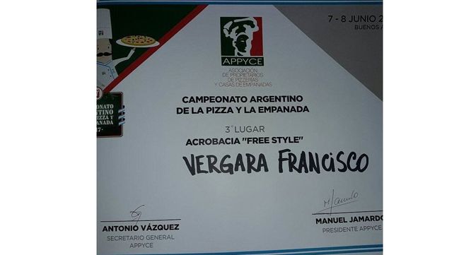 Un pizzero de Paraná representó a la provincia en un concurso nacional y ganó
