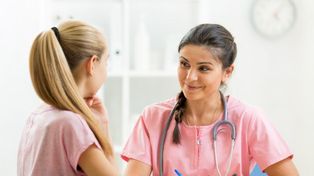 ¿Cuándo es necesario hacer la primera consulta ginecológica?