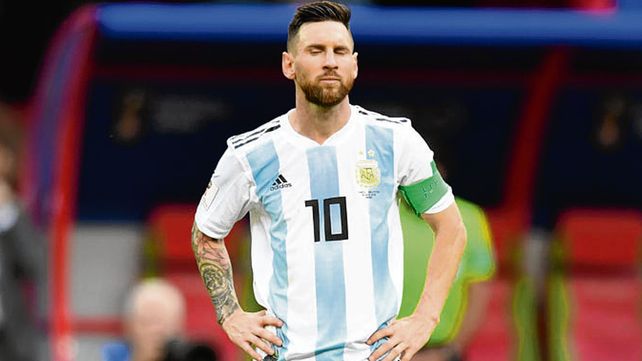 Con los ojos cerrados. Messi y una imagen que nadie quería. El final del Mundial en octavos fue durísimo.