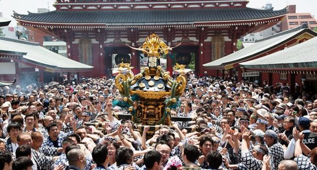 Sanja Matsuri, el festival en el que la mafia japonesa exhibe su poder