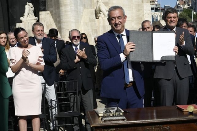 Rosario lo hizo. El intendente Pablo Javkin encabezó el acto de promulgación de la autonomía municipal en un acto en el Monumento