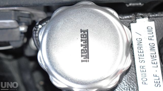 La historia de la única Ferrari que pasea por las calles de Santa Fe. Un santafesino de barrio Candioti mostró a UNO su Ferrari 456 GT