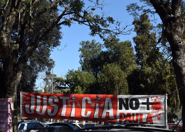 Familiares y amigos piden respuestas a la Justicia por el paradero de Paula. (Foto: Celina Mutti Lovera)