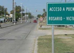 Cinco colombianos roban en Victoria y caen en el puente con un Picasso