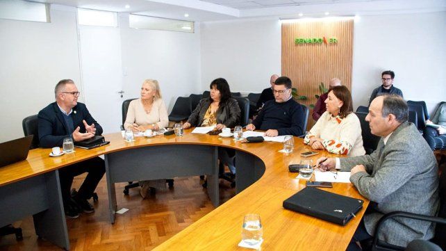 Senadores escucharon al ministro de Planeamiento e Infraestructura Hernán Jacob