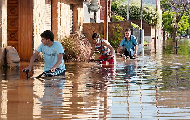 Penoso. El río Luján bajó más de 40 centímetros ayer.