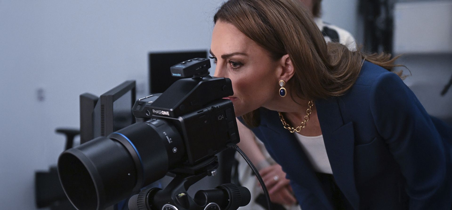 Kate Middleton, princesa de Gales, en el estudio fotográfico del V&A East Storehouse, un nuevo destino cultural en el este de Londres, realizado por el director del V&A, Tristram Hunt, el martes 10 de junio de 2025. (Eddie Mulholland/Pool vía AP) Kate Middleton, princesa de Gales, en el estudio fotográfico del V&A East Storehouse, un nuevo destino cultural en el este de Londres, realizado por el director del V&A, Tristram Hunt, el martes 10 de junio de 2025. (Eddie Mulholland/Pool vía AP)