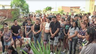 Mucha gente se acercó a la misa por Kiara y Patricia en Paraná.