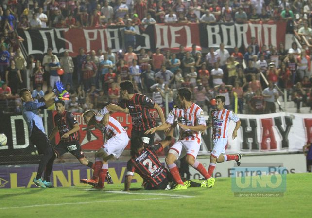 Patronato venció a Atlético Paraná y se quedó con los clásicos de la temporada