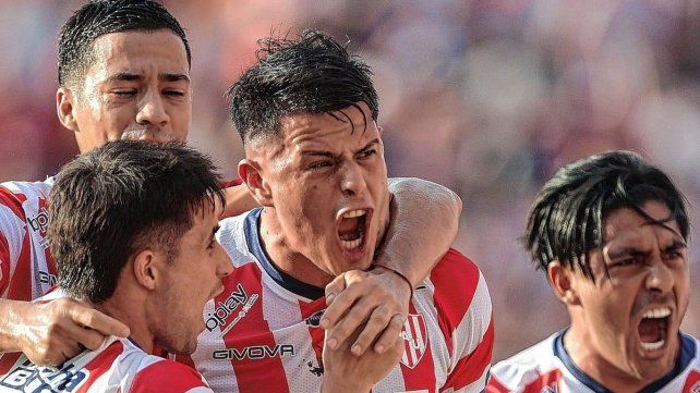 Unión se mantiene invicto jugando en el 15 de Abril.