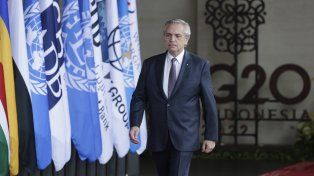 El presidente de Argentina, Alberto Fernández, en su llegada a la Cumbre del G20 en Nusa Dua, Bali, Indonesia. En la gira internacional mantuvo reuniones con los presidentes de Francia, China, Colombia, entre otras.&nbsp;