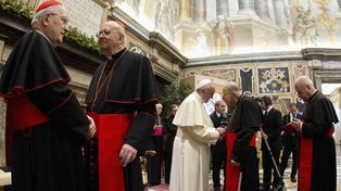 El papa criticó la estructura burocráctica, controladora e inquisidora de la curia