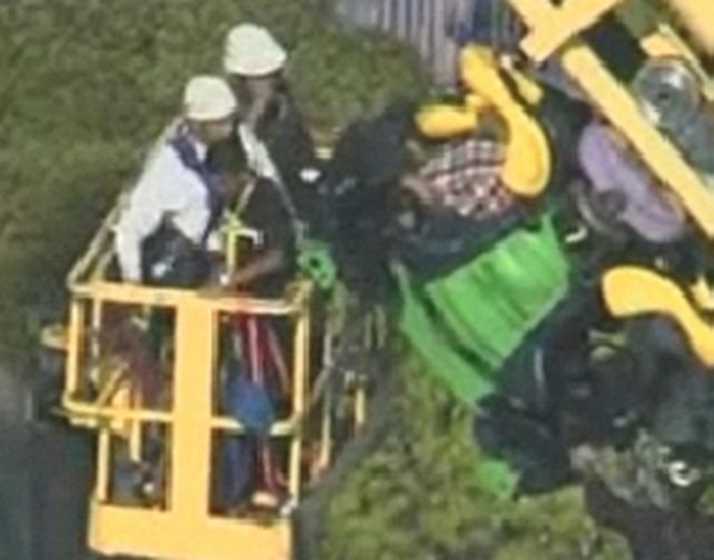 EEUU: fall&oacute; una monta&ntilde;a rusa y hubo p&aacute;nico entre quienes quedaron suspendidos