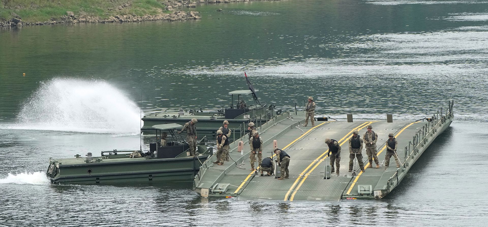 Soldados estadounidenses intentan desmontar un puente flotante durante unas maniobras en un río en Yeoncheon, Corea del Sur, cerca de la frontera con Corea del Norte, el jueves 20 de agosto de 2026. (AP Foto/Ahn Young-joon) Soldados estadounidenses intentan desmontar un puente flotante durante unas maniobras en un río en Yeoncheon, Corea del Sur, cerca de la frontera con Corea del Norte, el jueves 20 de agosto de 2026. (AP Foto/Ahn Young-joon)
