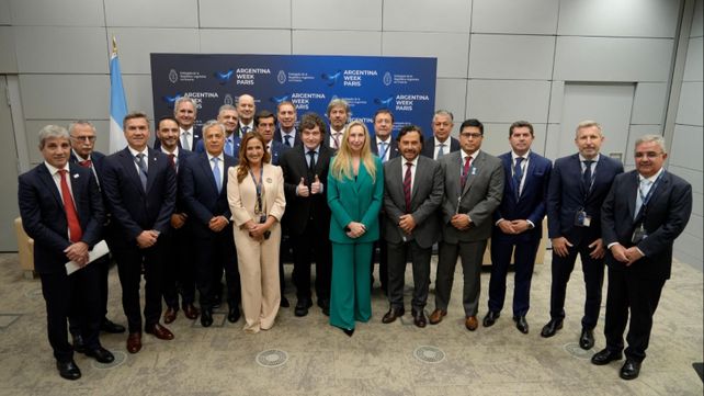 El presidente Javier Milei buscó acercar posiciones con los gobernadores en París
