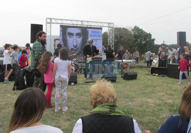 En un emotivo acto, quedó inaugurada la calle Gustavo Cerati en Paraná