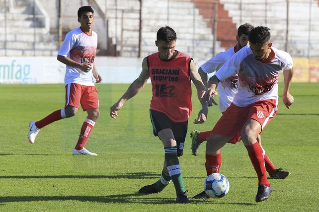 Los primeros minutos con el balón.&nbsp;