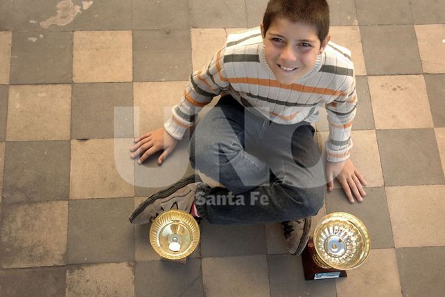 Llegó por curiosidad y hoy es un apasionado del ajedrez