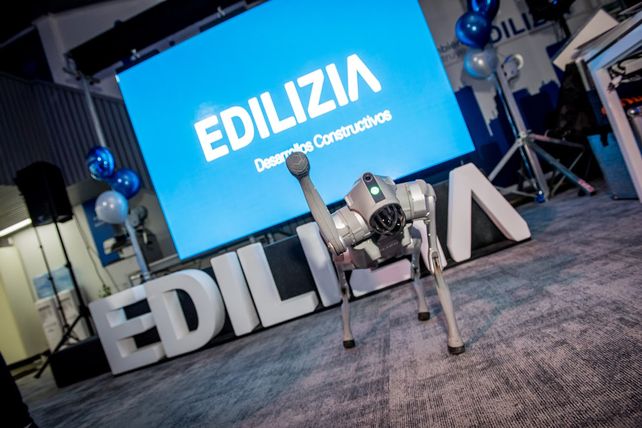 Roju, el perro robot que Edilizia adquirió para explotar nuevas aplicaciones en sus obras.