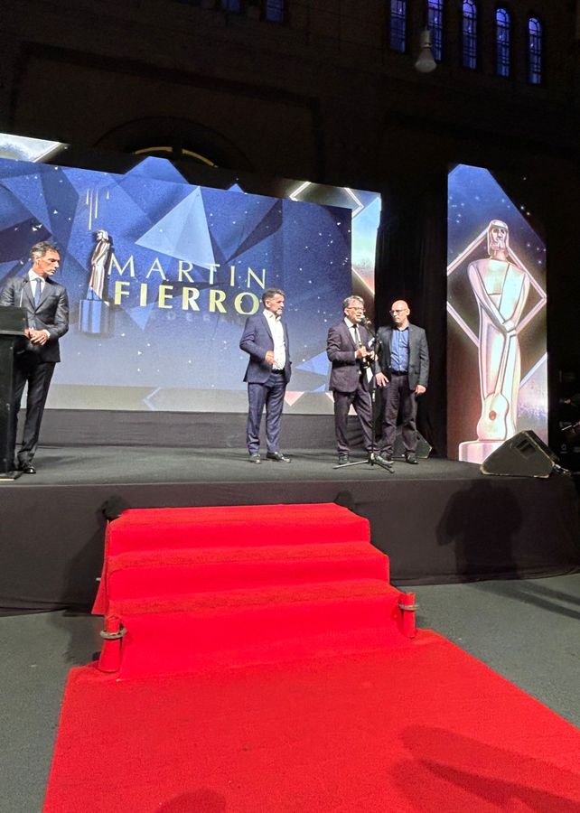 Fabio Rodríguez levantó el Martín Fierro Federal por Punto de encuentro (modo tango)