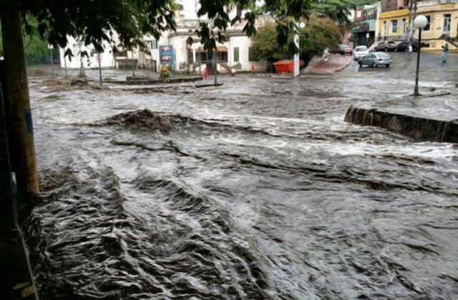 Más de 300 evacuados esperan que baje el agua en Buenos Aires, Córdoba, Entre Ríos y Santa Fe