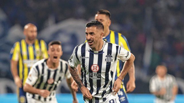 Michael Santos marcó todos los goles para Talleres.