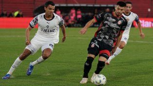 El partido entre Barracas Central e Independiente estuvo cargado de polémicas.