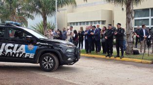 Michlig y Cococcioni completaron la entrega de 13 camionetas policiales marca Fiat Toro O KM, para el departamento San Cristóbal.