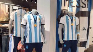 Agotada en horas la camiseta de la Selección con las tres estrellas y el parche de campeón