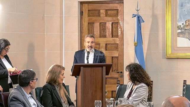 Reclamo universitario. Instó al cumplimiento de la ley de financiamiento y del fallo de la Corte Suprema.