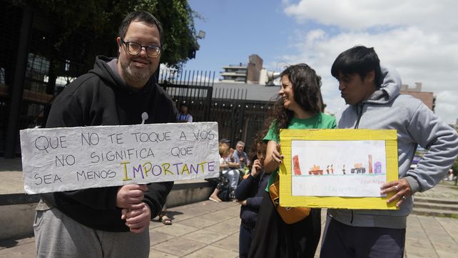 El sector que defiende los derechos de persons con discapacidad, en pie de alerta por la llegada de cartas documento.