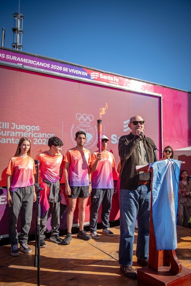 Granadero Baigorria recibió el paso del Fuego Suramericano rumbo a Santa Fe 2026