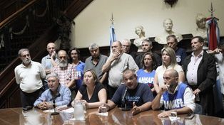 Referentes de los gremios de Rosario realizaron una conferencia de prensa para presentar un documento por la paz.