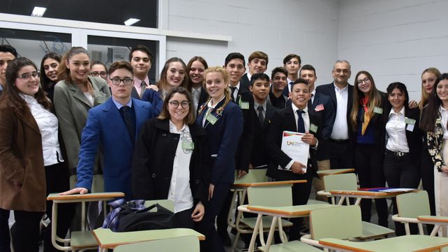 Simuladores. Los alumnos emularon a los diplomáticos de la ONU.