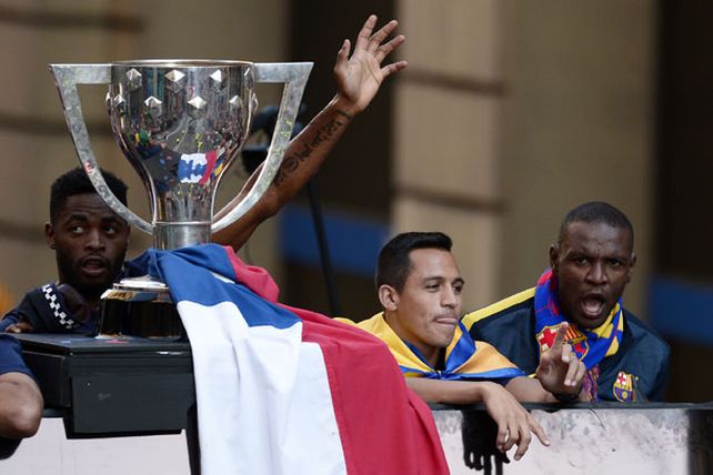 Messi encabezó los festejos del campeón por las calles de Barcelona