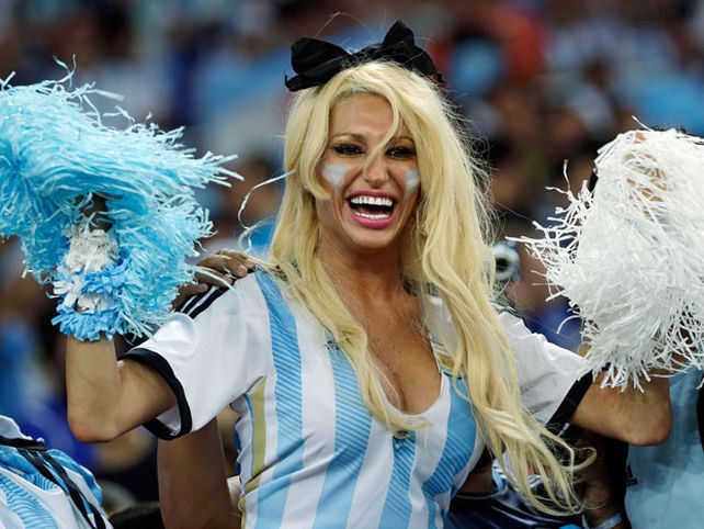 Vicky Xipolitakis fue furor en la previa de Argentina-Bosnia