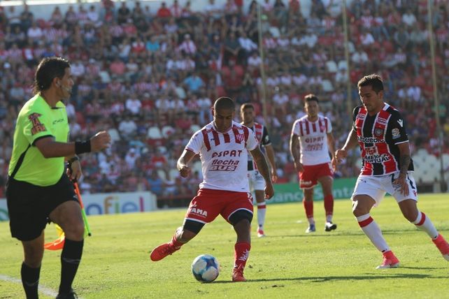 Unión dejó dos puntos en el camino y no pudo aprovechar la derrota del líder Boca
